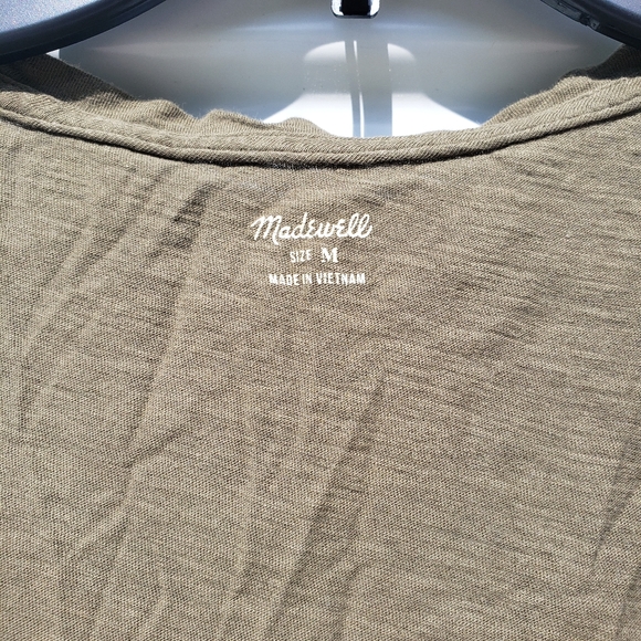 Madewell v-neck army green pocket tank top - Picture 3 of 5